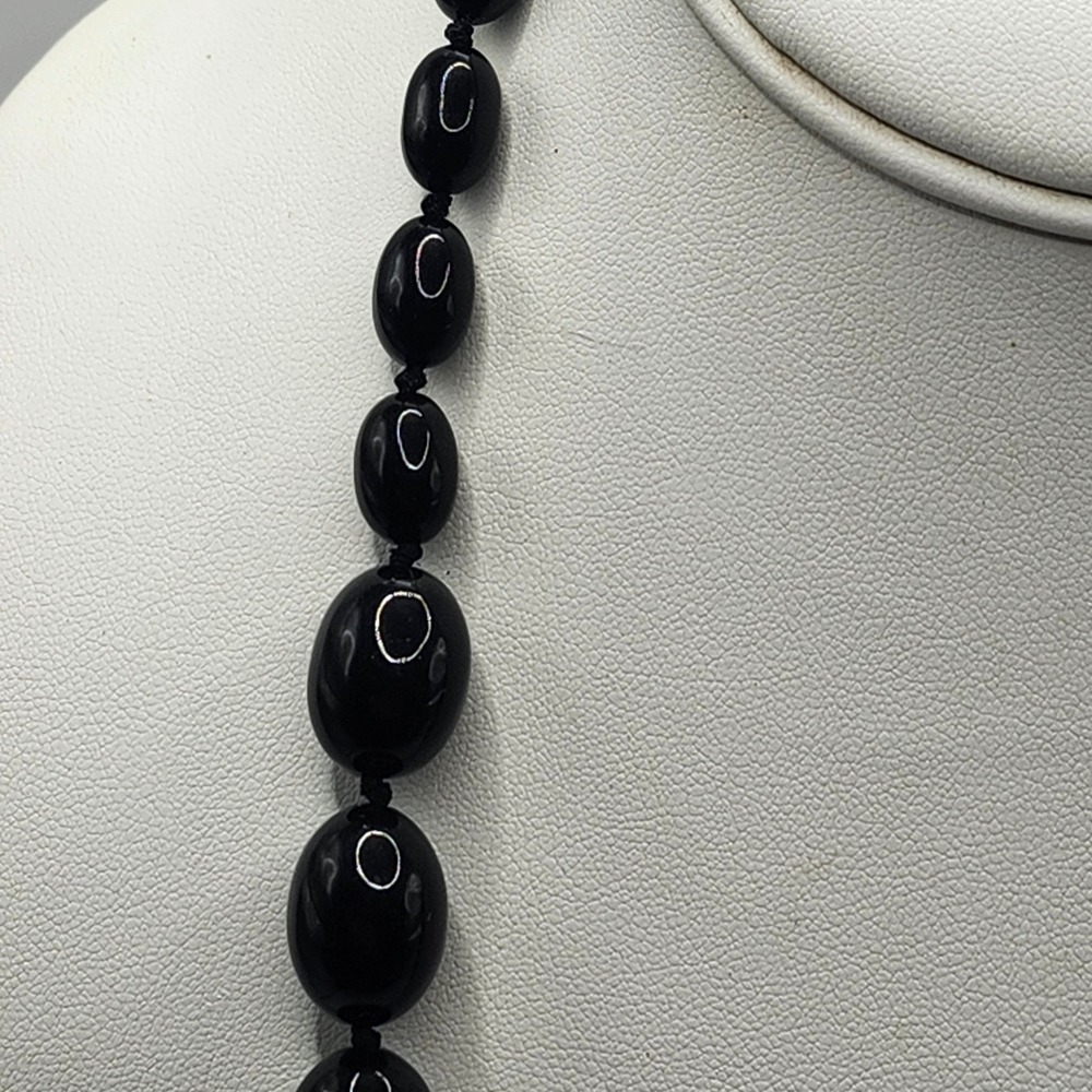 Trifari Vintage Black Oval Bead Knotted Necklace Gold Tone Spring Ring Clasp - Picture 4 of 8